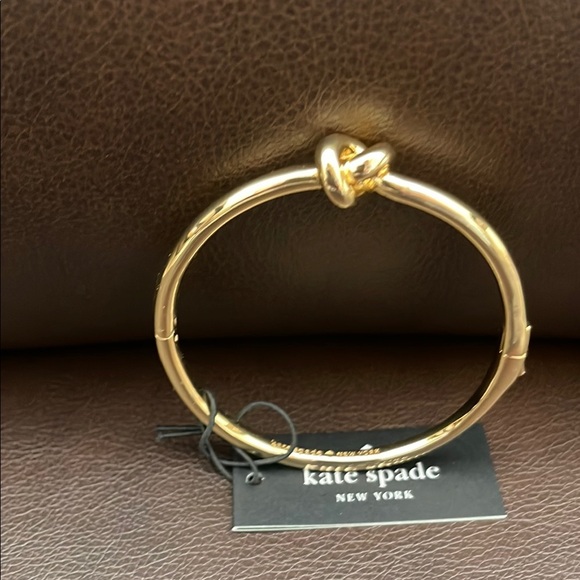 NWT Kate Spade Gold Sailor’s Knot hinged Bracelet - Picture 1 of 2